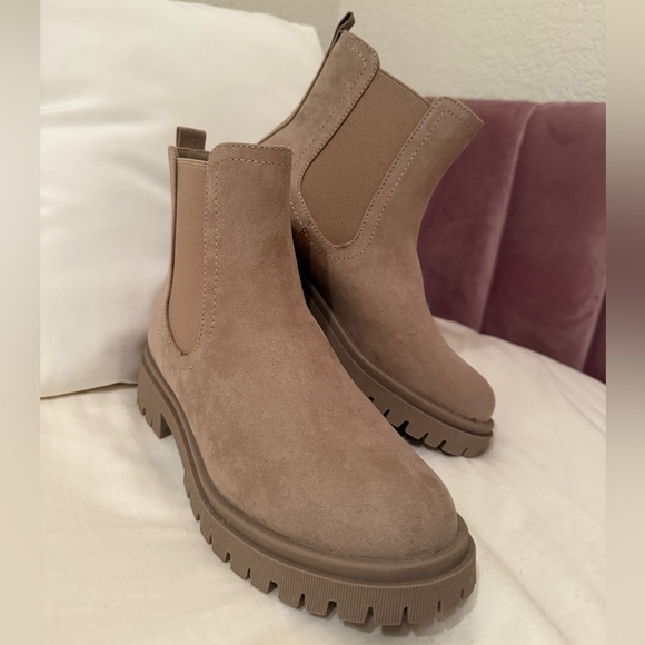 Old Navy chunky heel boot - Picture 2 of 4